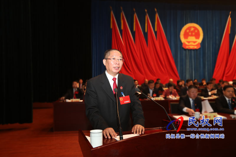 县十五届人大三次会议举行第二次全体会议