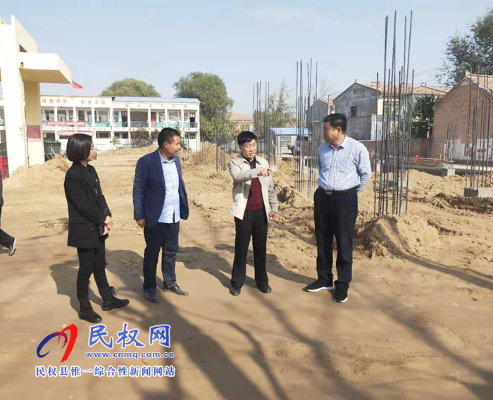 县委常委、副县长房季到孙六镇刘炳庄村督导工程进度